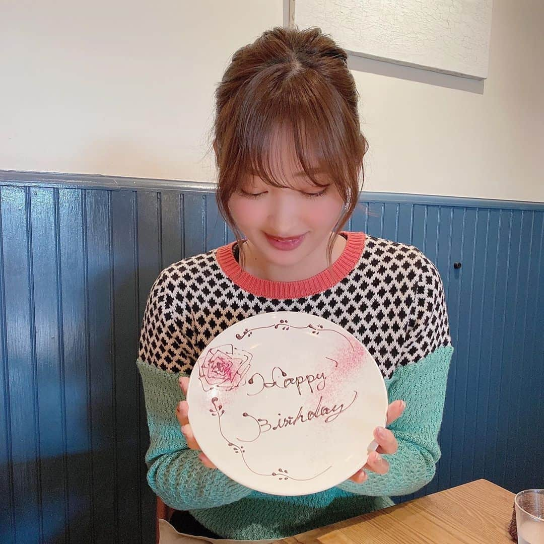 佐達ももこさんのインスタグラム写真 - (佐達ももこInstagram)「明日から3月ですね🌸﻿ ﻿ はやすぎる....🥺﻿ ﻿ 今日もお祝いしていただいて﻿ 2月は本当にハピネスな月だったなぁ🎂﻿ ﻿ 最近は運動にはまってます🏃‍♀️﻿ 毎日何かしらで汗を流してる☀️﻿ ﻿ 大変な時期なので、﻿ 身体をあたためて、栄養をとって﻿ 睡眠をたっぷり取っていきましょう💪」2月29日 20時41分 - sadamomodayo