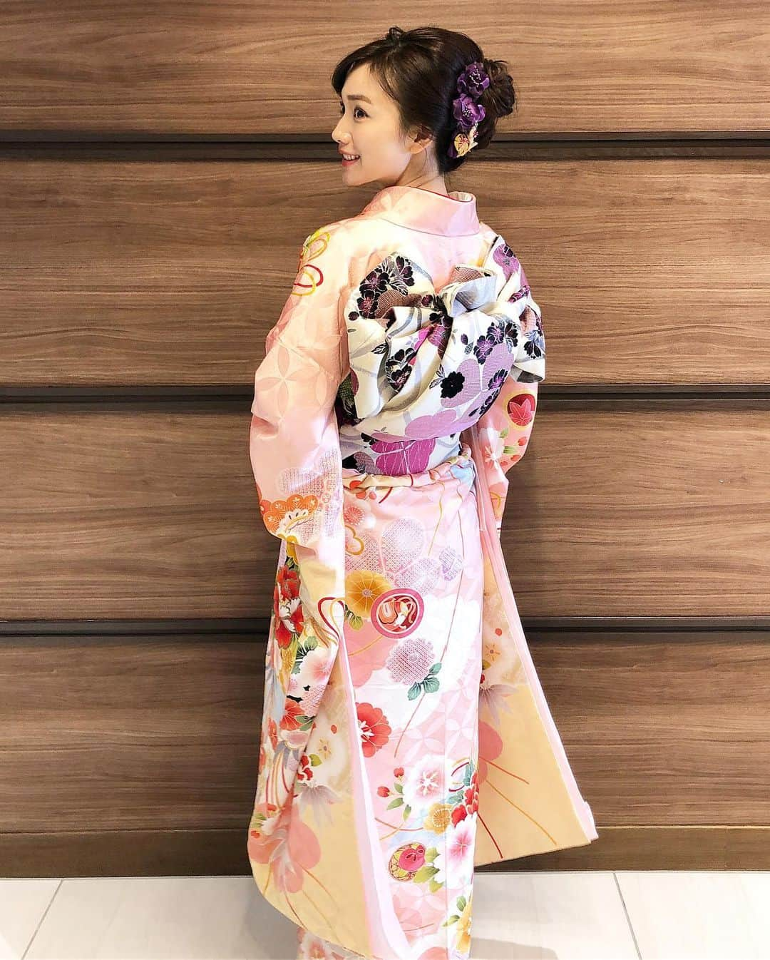 海野ナルさんのインスタグラム写真 - (海野ナルInstagram)「お着物を着せて頂きました👘  #振袖 #着物 #振袖髪型 #着物髪型 #japan #tokyo #kimono #kimonostyle #仕事 #撮影 #日本 #和」2月29日 20時55分 - naru_kaino