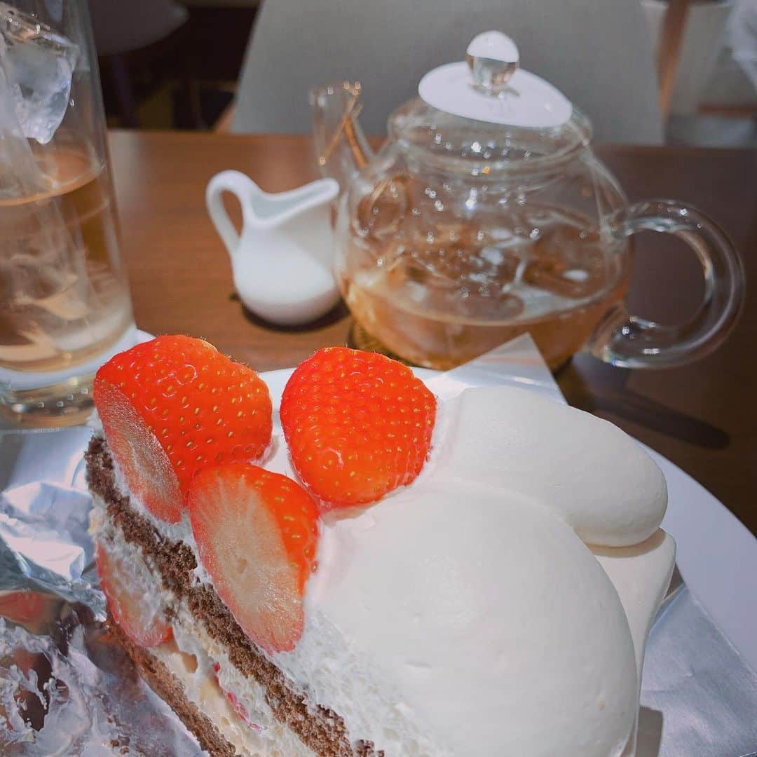 岡部麟さんのインスタグラム写真 - (岡部麟Instagram)「#harbs お昼ご飯とケーキをハーブスで食べてきたぁ🍝1カットが大きいぃ🤤ホール買いするの夢だぁ🎂☁️」2月29日 20時54分 - beristagram_1107
