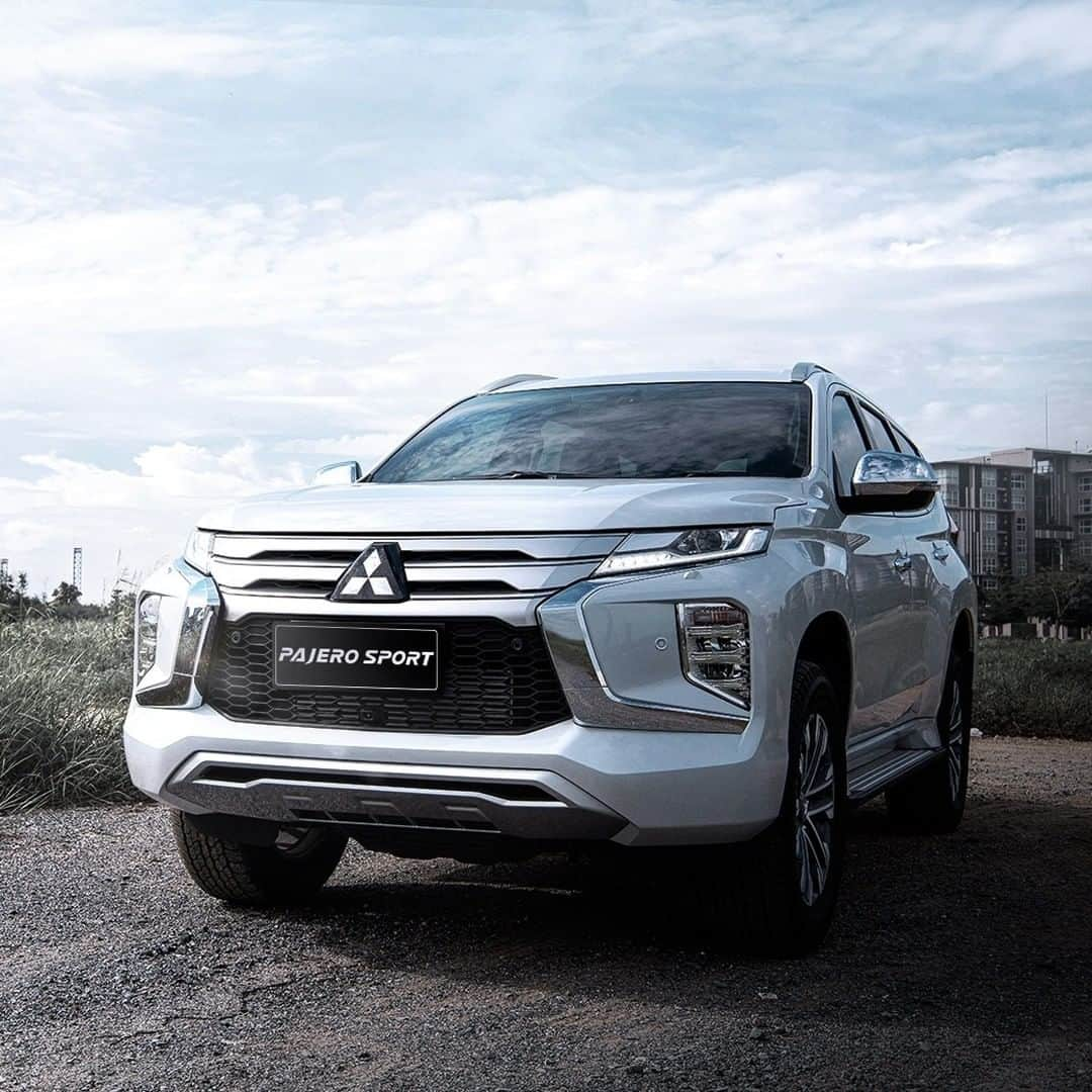 Mitsubishi Motors Thailandさんのインスタグラム写真 - (Mitsubishi Motors ThailandInstagram)「เหนือระดับทุกการขับขี่ ดีไซน์สะกดทุกสายตา New Pajero Sport เริ่มต้นที่ 1,299,000 บาท  #MitsubishiMotorsThailand #MitsubishiMotors #NewPajeroSport  #ความสำเร็จที่เป็นคุณ」2月29日 21時00分 - mitsubishimotorsth