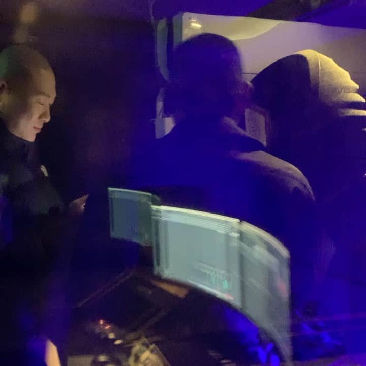thequiettのインスタグラム：「호래곤볼 비하인드 ⚡️⚡️」