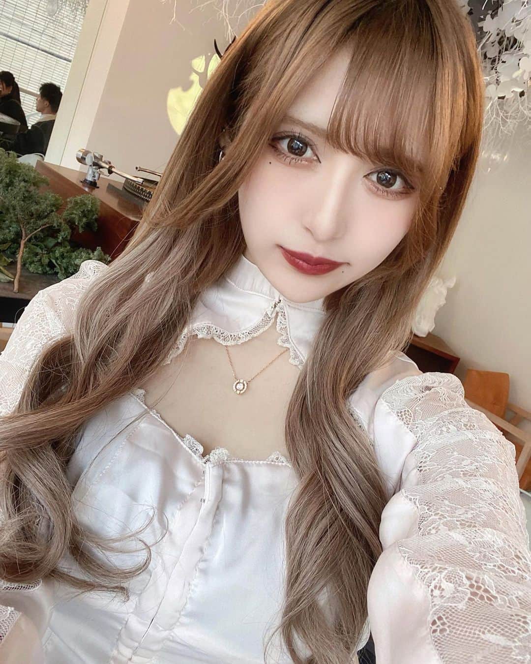 一ノ瀬りとのインスタグラム：「本日は顔がつり目気味でしたうぇん🤦🏻‍♀️」