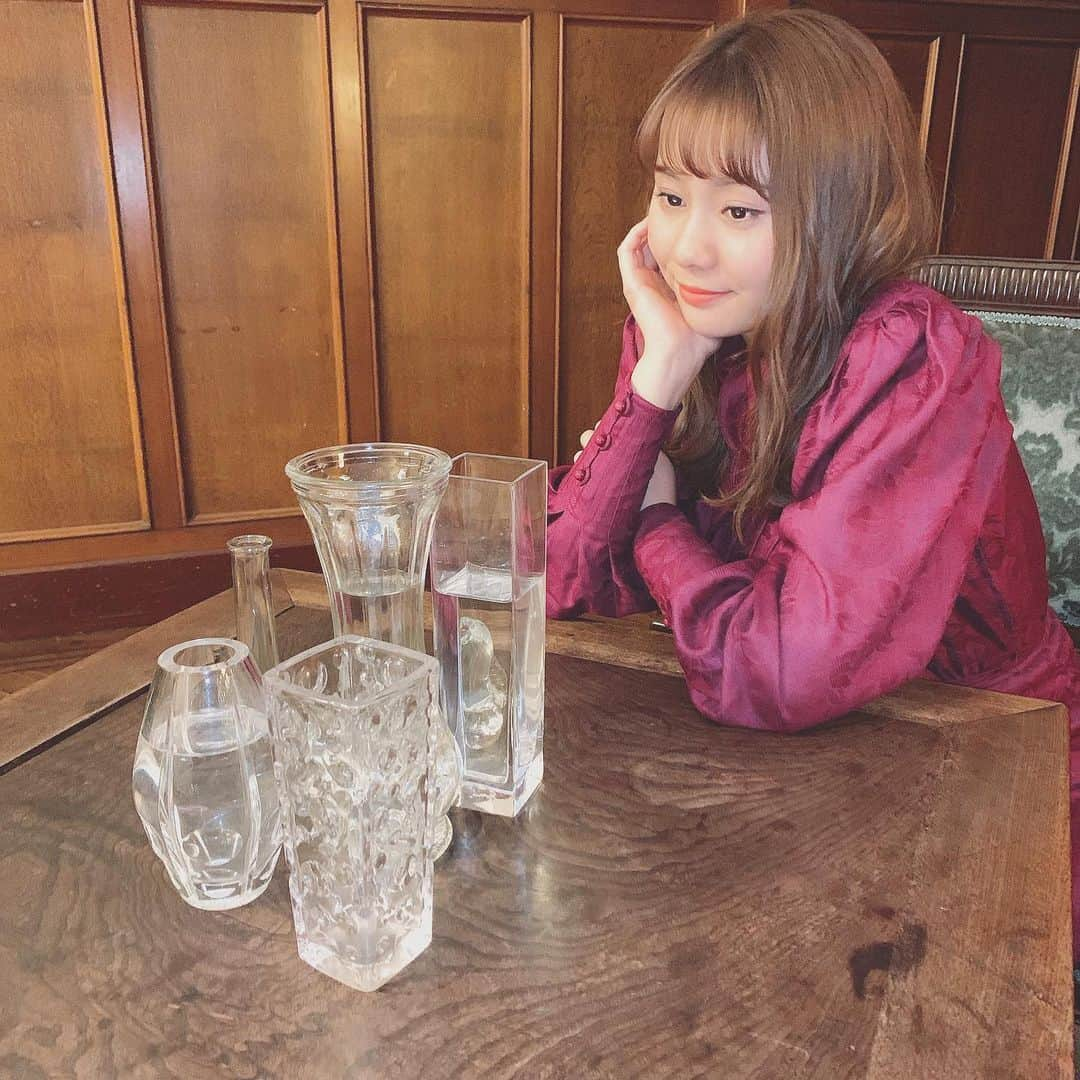 松本慈子さんのインスタグラム写真 - (松本慈子Instagram)「﻿ 人間生きてれば楽しいことより辛いことの方が倍以上多いよね。いかに、自分が楽しむか！何回も何回も折れそうになったり、辛い時乗り越えられのは応援してくれているみんながいるからです。これからもずっとそばにいてね。夢を掴むってめちゃくちゃ難しい。まぁ、簡単に掴めたらつまらへんよな。まだまだ、がむしゃらになって掴みたいものがあるねん。もっと、大好きなみんなと夢を叶えたい！何が伝えたいかって、それはみんなが大好き！ってこと😊❤️﻿ ﻿ ﻿ ﻿ でも、悔しいものは悔しい！！！！！﻿ ﻿ ﻿ みんなと実力を付けてまた何かに挑む。挑むことが怖いけど、恐れてても前に進めへん。当たって砕けろ片思い！！！！！！！！﻿」2月29日 21時33分 - chikako_1119