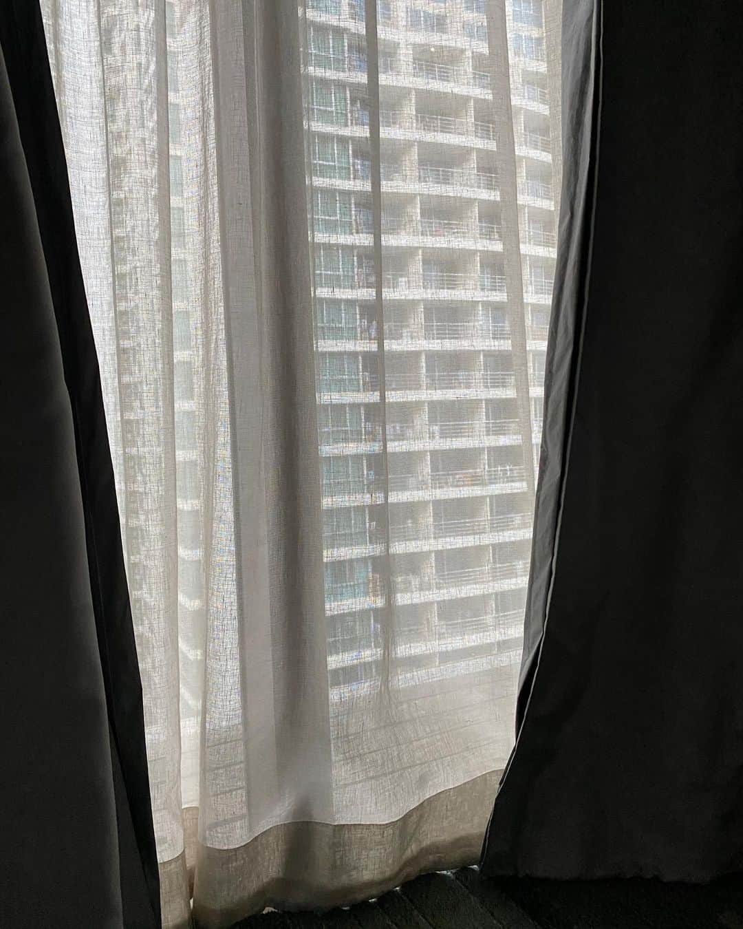 エステルデヴェのインスタグラム：「Bangkok morning through my window..」