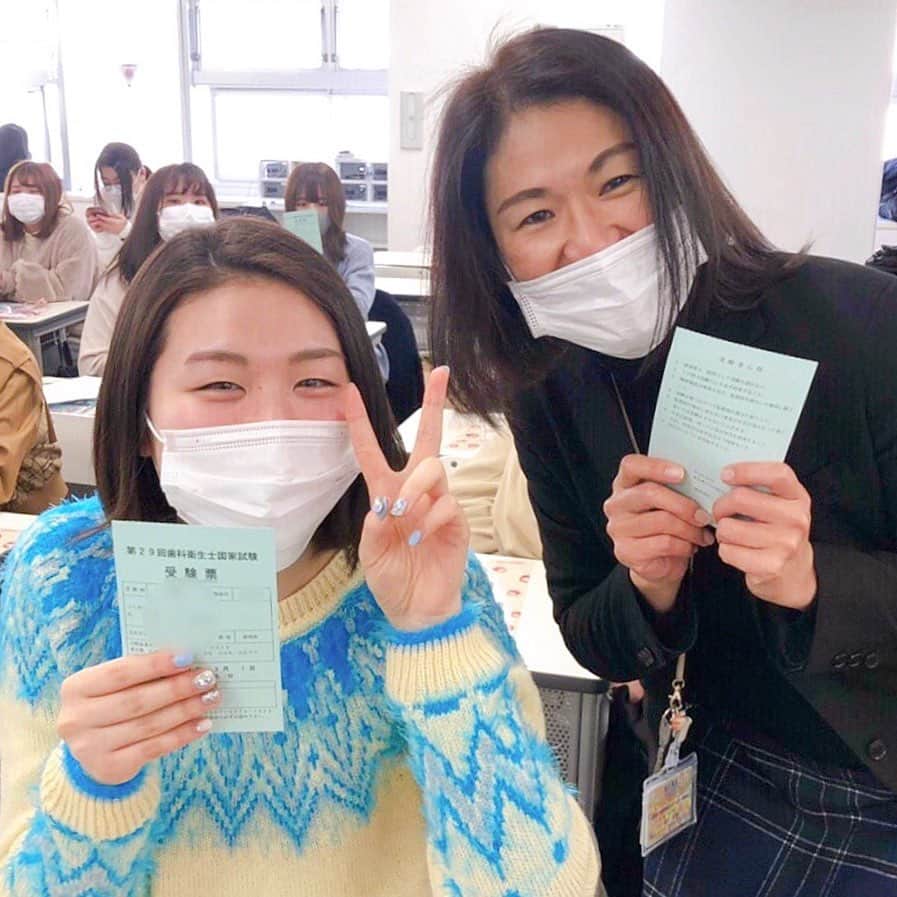 新東京歯科衛生士学校さんのインスタグラム写真 - (新東京歯科衛生士学校Instagram)「壮行会で行われた受験票授与の様子です。 みんなの笑顔に、今までどれだけ頑張ってきたかがあらわれています。 あとは自分を信じて明日を迎えるだけ！  #新東京 #歯科衛生士 #専門学校 #国家試験 #壮行会 #受験票授与 #笑顔 #努力は裏切らない」2月29日 21時58分 - dh_shintokyo