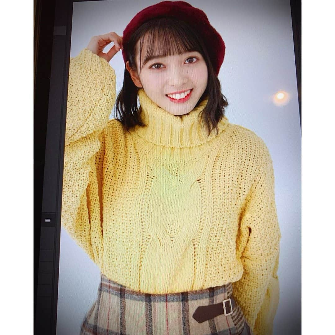 石田みなみさんのインスタグラム写真 - (石田みなみInstagram)「STU48 Mobileでひくことができる﻿ 冬服の待ち受けくじのオフショットです❄️﻿ ﻿ ﻿ 自分じゃ選ばない黄色だったり﻿ ベレー帽だったりがすごい新鮮でした☺️💓﻿ ﻿ ﻿ #STU48 #charmingtrip #idol #アイドル﻿ #Stucharmingtrip #石田みなみ﻿ #待ち受け #くじ #冬服 #冬服コーデ  #ヘアアレンジ #帽子 #ベレー帽」2月29日 22時02分 - ishida.minami_373