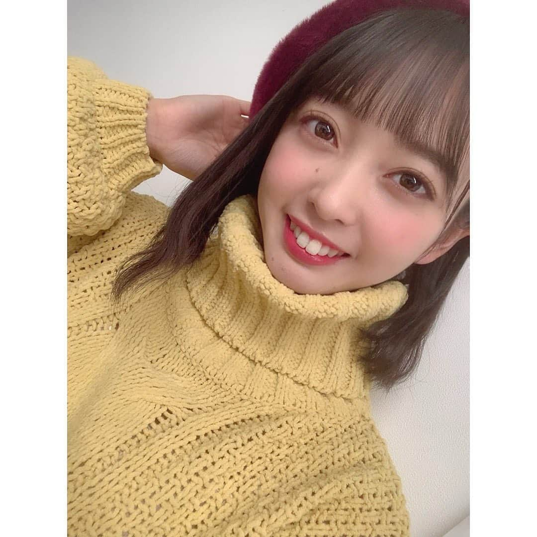 石田みなみさんのインスタグラム写真 - (石田みなみInstagram)「STU48 Mobileでひくことができる﻿ 冬服の待ち受けくじのオフショットです❄️﻿ ﻿ ﻿ 自分じゃ選ばない黄色だったり﻿ ベレー帽だったりがすごい新鮮でした☺️💓﻿ ﻿ ﻿ #STU48 #charmingtrip #idol #アイドル﻿ #Stucharmingtrip #石田みなみ﻿ #待ち受け #くじ #冬服 #冬服コーデ  #ヘアアレンジ #帽子 #ベレー帽」2月29日 22時02分 - ishida.minami_373