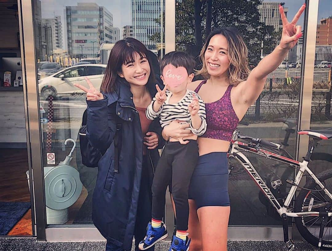 小西ゆりなさんのインスタグラム写真 - (小西ゆりなInstagram)「ポジティブ仲間のみーちゃんがトレーナーをしている#crossfittsujido のイベントに初参加してきました‼️ 大人の部活みたいで絶対ハマりそう😍✨ でも👦大暴れにより… 私はほとんど参加できず不完全燃焼で終わるという😭 絶対またリベンジしに行く‼️😤 #crossfit #crossfittsujido #辻堂 #初体験 #トレーニング #大人の部活 #動ける身体作り #衰えないようにがんばる #筋トレ #みーちゃんカッコいい #プリケツ師匠 #刺激いっぱい」2月29日 22時07分 - yurina_konishi