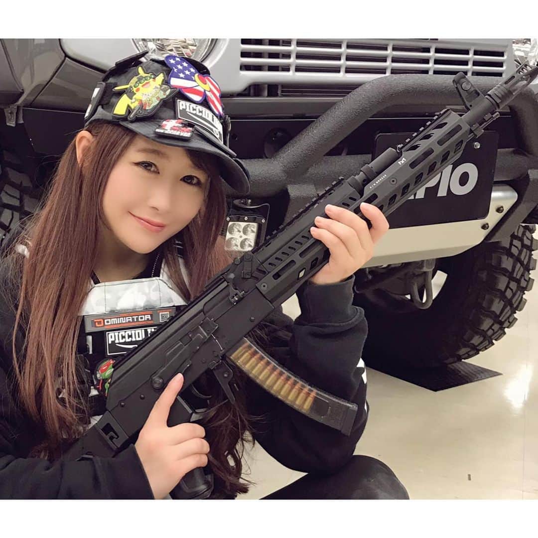 戦え‼︎ぴっちょりーなのインスタグラム：「. . . 💜🌈🔫 I'm into Military  Patchs right know 💜🌈🔫💣 . . 最近パッチをCAPや装備にペタペタつけるのに、 めちゃくちゃハマってる ぴっちょりーな☆です(*´ω`*) . . . ということで!!ぴっちょりーな総帥に . . イベントなどで会いにきてくれる時は . . . ぜひ装備にペタペタっとパッチ貼って . . ぴっちょりーなファンだぞと . . アピールをしてくれえええええ\(//∇//)\💜💕💕 . . . お揃いにしよおおおおぞ!!!(☝︎ ՞ਊ ՞)☝︎ . . airgun🔫  PRK9L  @ggarmament @wh.trade . . クリスベクター. @krytacarms @xbone_airsoft . . . . . 🖤🖤🖤🖤🖤🖤🖤🖤🖤🖤🖤🖤🖤🖤🖤🖤 🖤🖤🖤🖤 . . . 🌈ぴっちょりーなYouTubeチャンネル🌈 週一💕配信中〜 . . 🌈ぴっちょりーなバイクアカウント🌈 @picciolina . . . 🖤🖤🖤🖤PICCIOLINA☆SCHEDULE🖤🖤🖤🖤 . . . . 🔫ゲスト出演🔫 シューティングマッチ イベント 4/5 (日)3GUN NATION  @shooting_range_target1 . . . 🔫ゲスト出演🔫サバイバルゲームイベント 4月11日(土) G&G LOVERS  @ggarmament  @union_sgf  @met_union . . . 🔫ゲスト出演🔫サバイバルゲームイベント 4月12日(日) @peacecombat_magazine GAMES VOL.13 @sabagebattel . . . . 🛵ゲスト出演🛵バイクイベント 9月13日(日) CUBサミット@福島 . . . . . 🖤🖤🖤🖤🖤🖤🖤🖤🖤🖤🖤🖤🖤🖤🖤🖤🖤 🖤  #airsofter#airsofters#airsoftgun#airsoftguns#ぴっちょりーな #piccholina #airguns#airgun#airsofterphoto#airsofting#airsoftwar#airsoftworld#airsoftjapan#airsoftgirl #airsoft#サバゲー#サバゲー女子#militarypatches」