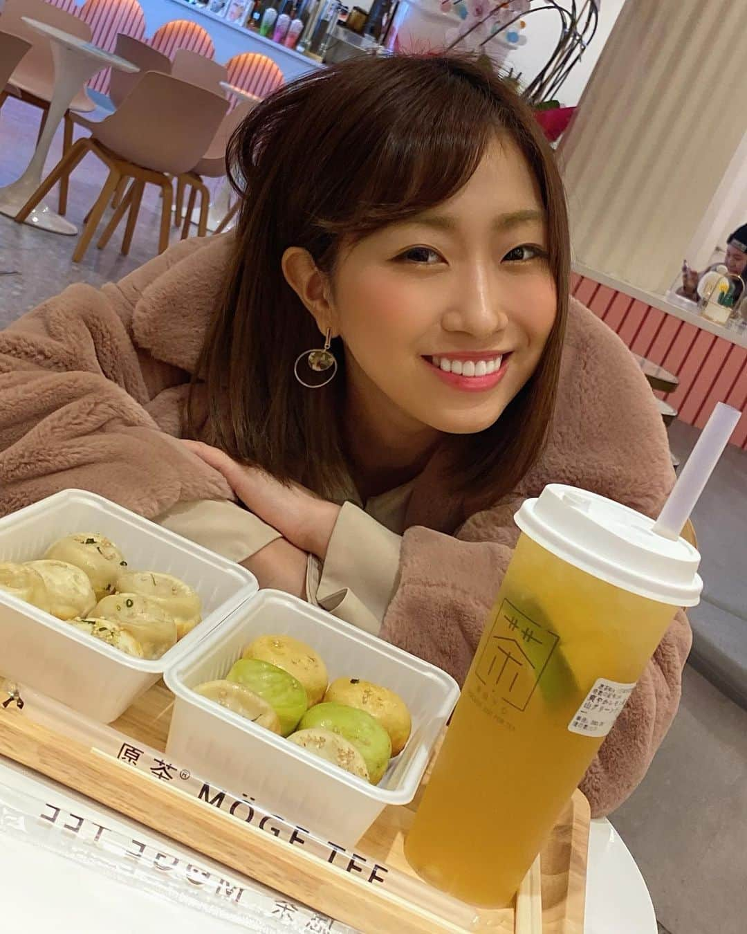 津田菜都美さんのインスタグラム写真 - (津田菜都美Instagram)「* 打ち合わせ焼き小龍包‪‪☺︎‬︎💕︎気分だけ長崎！笑 最後はしっかり記念撮影😂withフラミンゴ🦩🦩🦩 #焼き小龍包#Harajuku#原宿グルメ#mogetee#打ち合わせ中#ニヤニヤするな(笑)」2月29日 22時34分 - tsuda_723_official