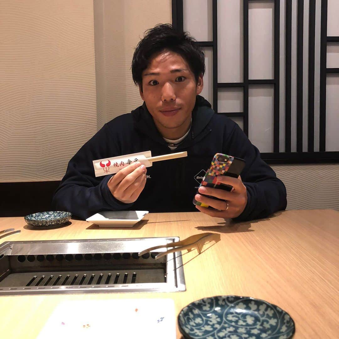 榊翔太さんのインスタグラム写真 - (榊翔太Instagram)「2月29日4年に一度の閏年で 肉の日ですね🥩 明日からの練習元気に頑張れるよう、行きつけの辛元へ❗️美味しいお肉が食べられて幸せです☺️ 皆さんもお肉を食べて力をつけましょう💪🏻✨ #栃木sc #榊翔太 #コロナに負けるな #焼肉 #辛元」2月29日 22時36分 - shota.sakaki