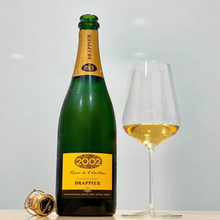 エンリケ・ソラ・クレメンテさんのインスタグラム写真 - (エンリケ・ソラ・クレメンテInstagram)「Champagne Drappier Réserve de l’Oenothéque 2002. A great family, which I had the pleasure of meeting, a great Maison and a millésime exceptionnel! The ultimate expression of the Drappier style. Tasted in Jancis Robinson X Richard Brendon Wine Glass. Happy weekend wine lovers! —————————— Champagne Drappier Réserve de l’Oenothéque 2002. Una gran familia, que tuve el placer de conocer, una gran Maison y un millésime exceptionnel! La máxima expresión del estilo Drappier. Degustado en Jancis Robinson X Richard Brendon Wine Glass. Feliz fin de semana wine lovers! • • • • • #vino #vin #vinho #вино #ワイン #紅酒 #wein #champagne #winelover #wineinfluencer #winetime #food #winecellar #wineporn #instawine #winetasting #sommelier #foodandwine #champagnelover #drappier #drappiercartedor #champagnedrappier #drappierreservedelenotèque2002 #millesimeexceptionnel #jrxrb #urville」2月29日 22時46分 - kike_sola