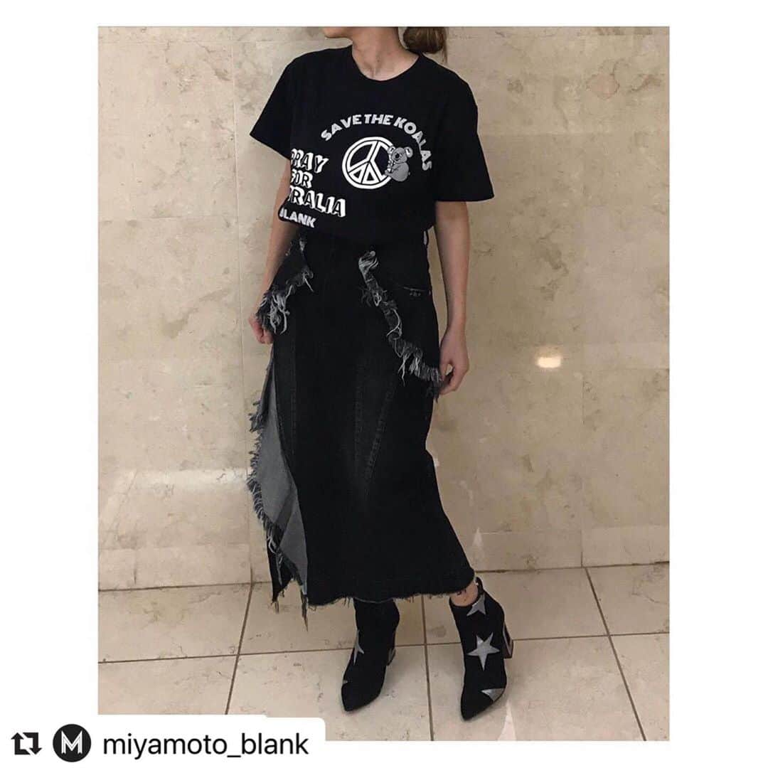 眞鍋さゆりさんのインスタグラム写真 - (眞鍋さゆりInstagram)「#Repost @miyamoto_blank with @make_repost ・・・ #Repost @blank.tokyo with @get_repost ・・・ ご予約は3/1までです🐨🇦🇺 〈チャリティーグッズ販売〉﻿ BLANKでは収益金を @wwf ﻿ WWF「世界自然保護基金」﻿ （World Wide Fund for Nature）﻿ を通じて寄付させて頂きます。﻿ 予約販売となります。（3/1締め切り） https://blank.official.ec/ トップページにURLを貼っております。 お問い合わせはDMまたは info@blank.tokyoまでお願いします。 ﻿ オーストラリアで発生した森林火災は、その後も被害が拡大し、史上最大規模の森林火災となっています。延焼面積は拡大し続け、これまでに約1,000万ヘクタールが焼けてしまいました。﻿ 火災の影響で、約2,000軒以上の家屋が全半壊し、亡くなった野生動物の推計値も、10億匹以上と言われています。﻿ WWFオーストラリア @wwf_australia も、野生動物の救護や、森林再生などに取り組んでおり、そのための寄付金を募っています。  #prayforaustralia 🇦🇺 #savethekoalas 🐨 #charity  #チャリティー  #australia  #オーストラリア  #koala  #コアラ  #tee #tシャツ  #hoodie  #パーカ #blanktokyo」2月29日 22時57分 - sayurimanabe0223