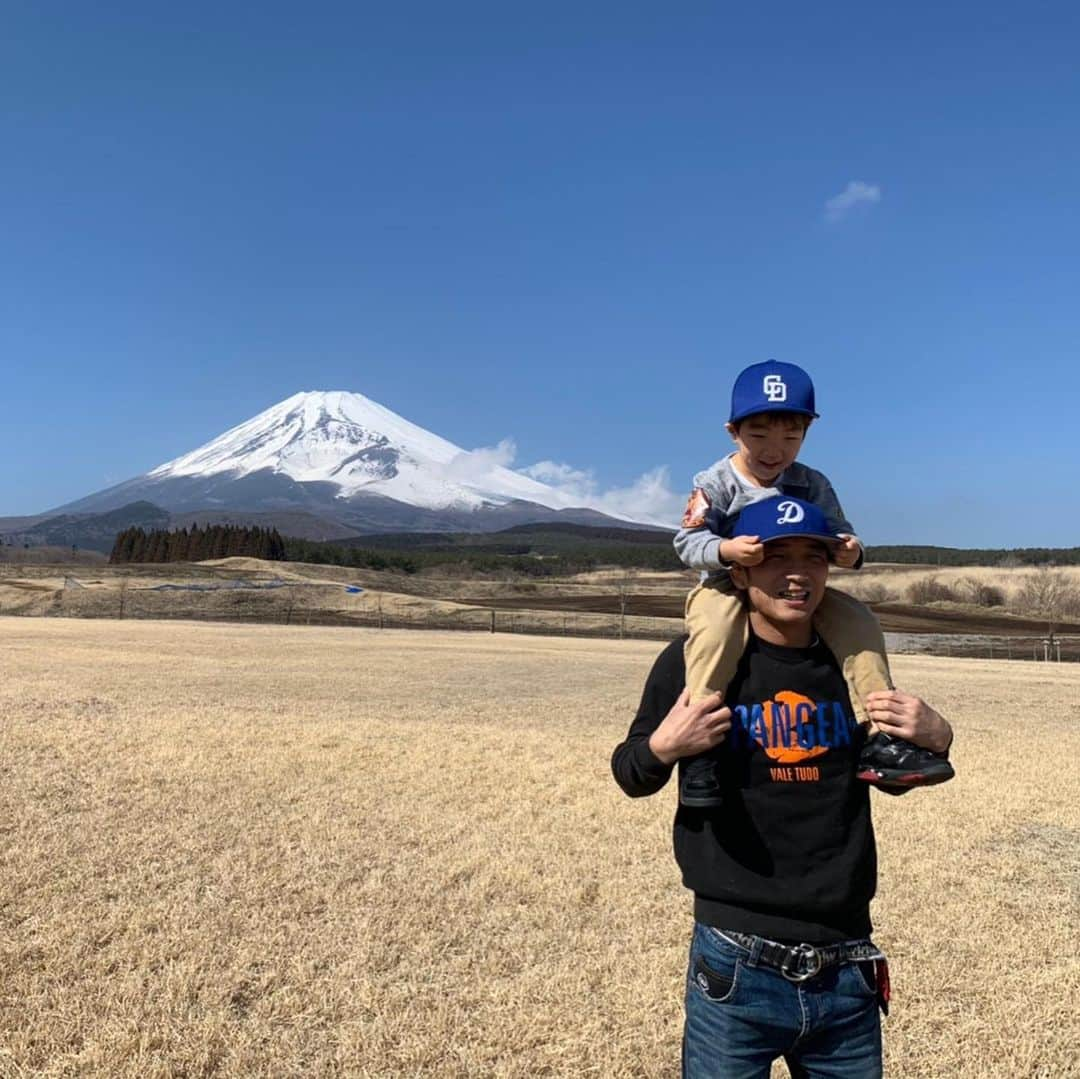 所英男さんのインスタグラム写真 - (所英男Instagram)「富士山をバックに。2」3月1日 8時35分 - tokorohideo