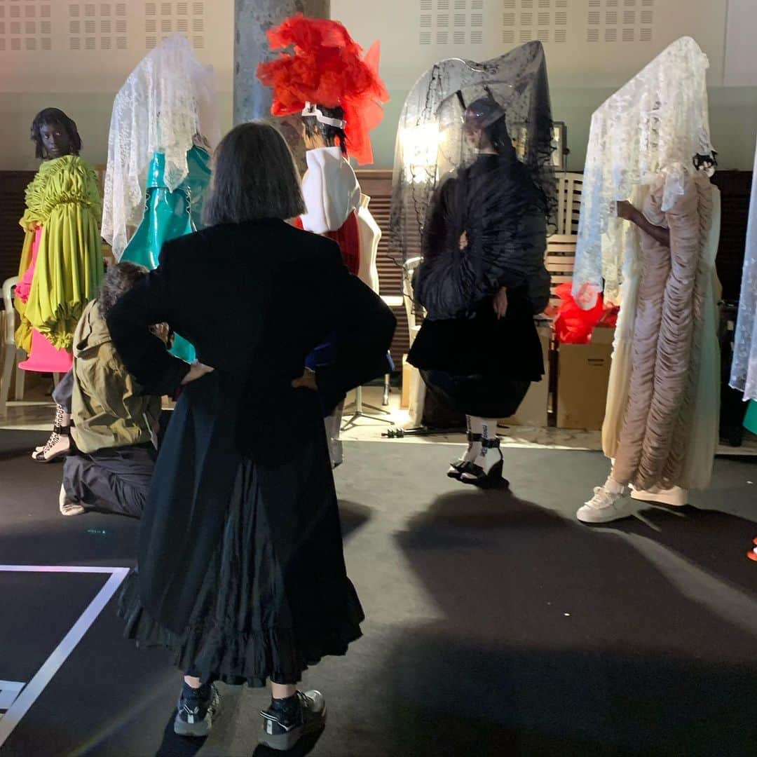 JULIEN D'YSさんのインスタグラム写真 - (JULIEN D'YSInstagram)「The boss #reikawakubo 🖤 @commedesgarcons pour toutes les petites mains RESPECT ✊ #aw2020 #paris #29fevrier2020」3月1日 8時48分 - juliendys