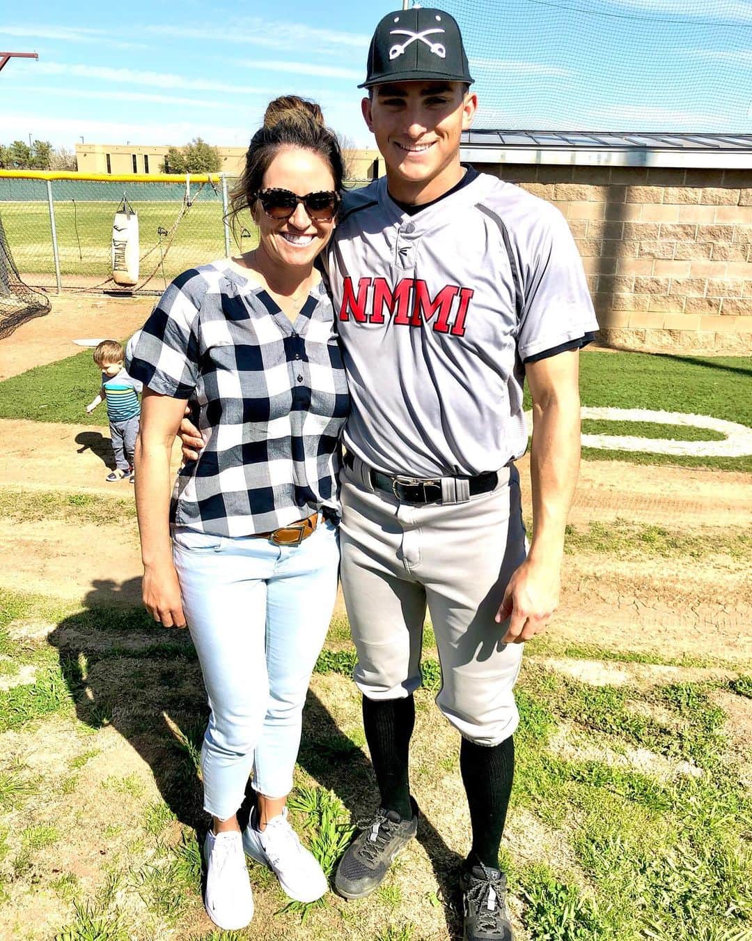 のインスタグラム：「Loved watching my “little bro” crack some bats ⚾️ #takemeouttotheballgame」