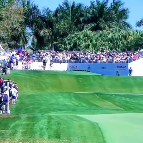 ルーク・ドナルドのインスタグラム：「Other than pronouncing my hometown wrong, getting the year I won The Honda incorrect & getting my name wrong, the announcer nailed it!!! 🤣🤣🤣 . 2 back heading into Sunday & in a great position. Thanks for all the support out there, loving it #Honda #HighWhycombe #2006champ #CallmeRonald #0for3 🍟🍔」