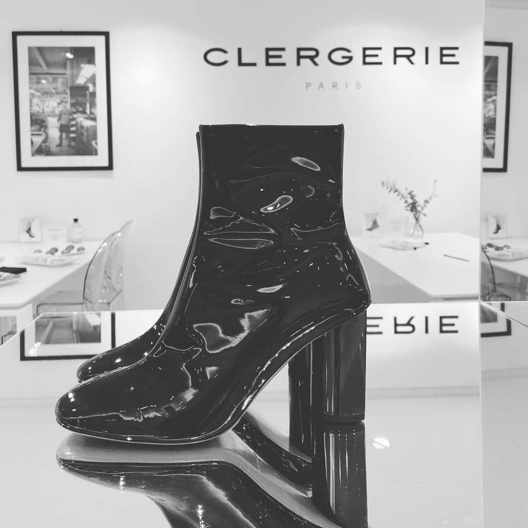 HiRAO INCのインスタグラム：「. Made in France @clergerie  フレンチメゾン　クレジュリーの洗練されたシューズたち。 決して派手にではなく、究極の機能性とはき心地を追求したデザインは、細部にこだわり、常に引き算。 気をてらった装飾はなく、シンプルでどこまでも上品。 マスキュリンだけどフェミニンで、建築的だけど有機的 ジェンダーレスなデザイン。 ステキです。」