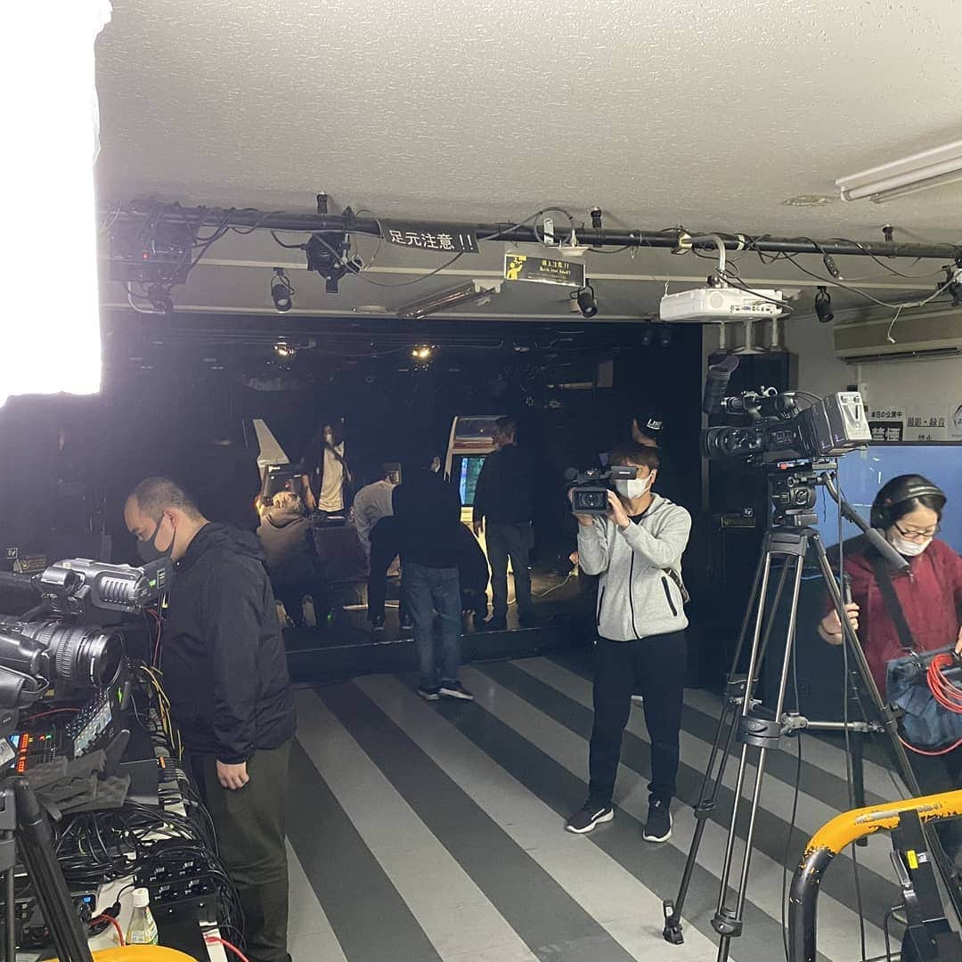 梅原大吾さんのインスタグラム写真 - (梅原大吾Instagram)「#獣道 セッティング中。Setup for #kemonomichi. #livehousemono #Twitch #BeasTV #RedBull #HyperX」3月1日 9時44分 - daigothebeast