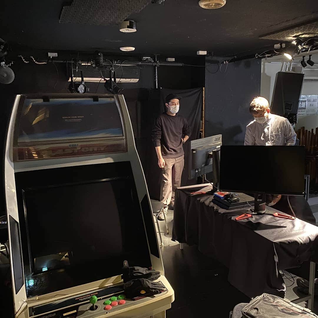 梅原大吾さんのインスタグラム写真 - (梅原大吾Instagram)「#獣道 セッティング中。Setup for #kemonomichi. #livehousemono #Twitch #BeasTV #RedBull #HyperX」3月1日 9時44分 - daigothebeast