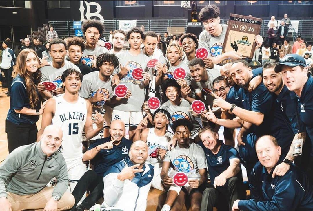 レブロン・ジェームズさんのインスタグラム写真 - (レブロン・ジェームズInstagram)「@sierracanyonboysbasketball Boyz ain’t playing around man!!! YESSIR!! Division Champs! Now off to States. Congrats men!!!」3月1日 1時06分 - kingjames