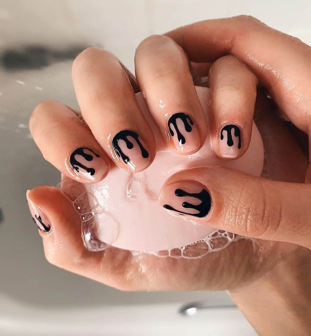 Nylon Magazineさんのインスタグラム写真 - (Nylon MagazineInstagram)「11 drip nail art ideas to upgrade your next manicure — link in bio. ⁠⠀ [@CUTI.GALS]」3月1日 1時07分 - nylonmag