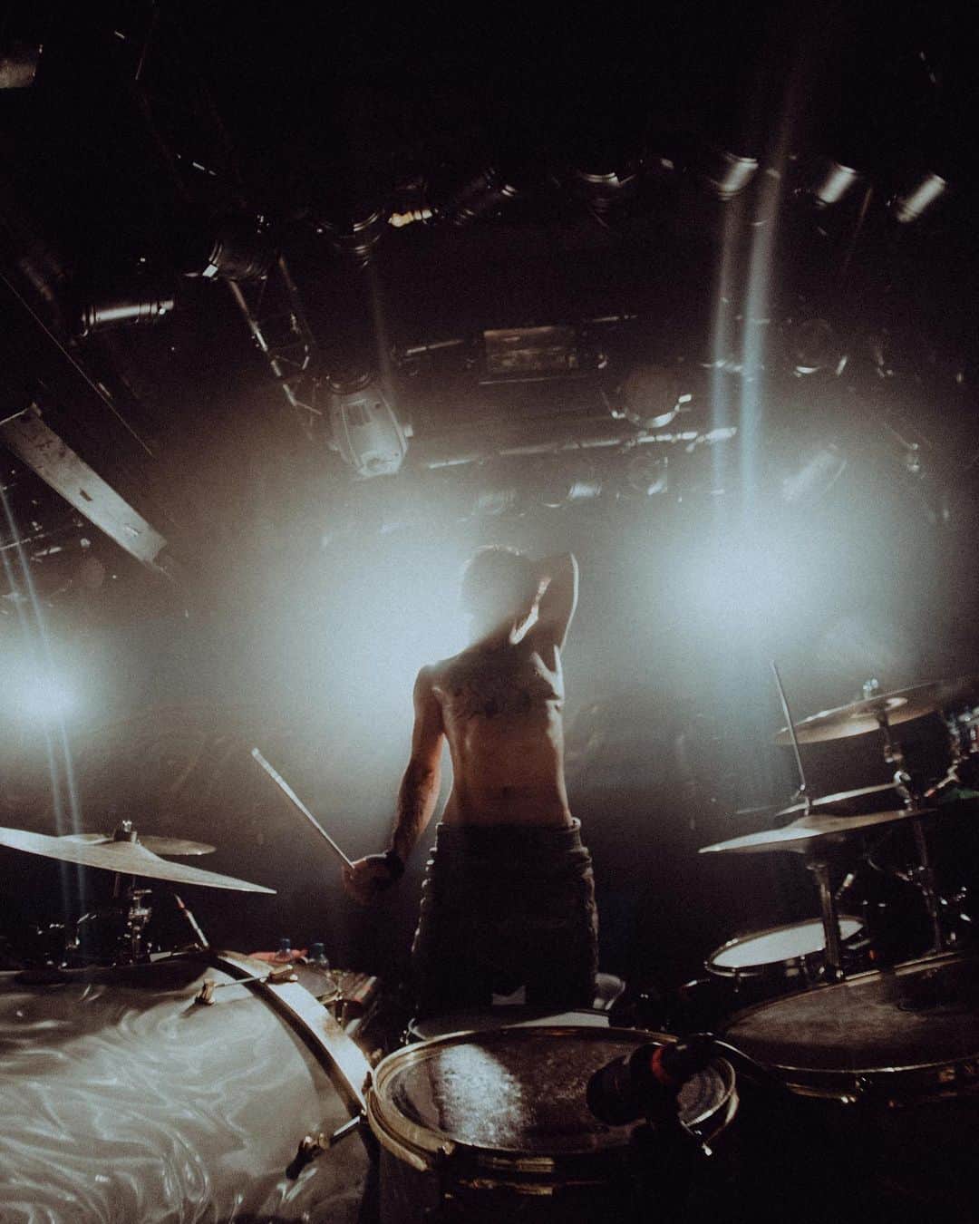 Tatsuya Amanoのインスタグラム：「It was such an incredible night! Thanks Aarau, Switzerland🤘🏻✨ ﻿ Photo by @murrydeaves  #synchronicitytour2020﻿」