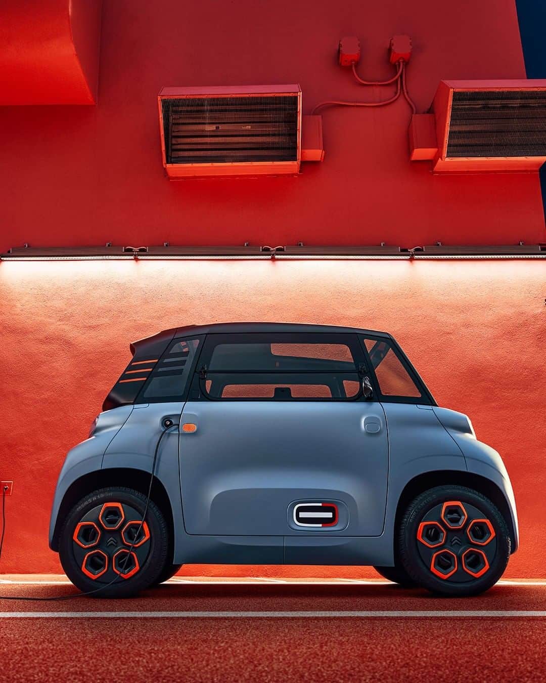 Citroënのインスタグラム：「3, 2, 1... Action 🎬 AMI 100% ËLECTRIC takes the stage ⚡️ #CitroënAmi #ËlectricForAll #InspirëdByYouAll #mobility #urbanmobility #urban #car  #instacar #carofinstagram #lifestyle #electriccar #design #city」