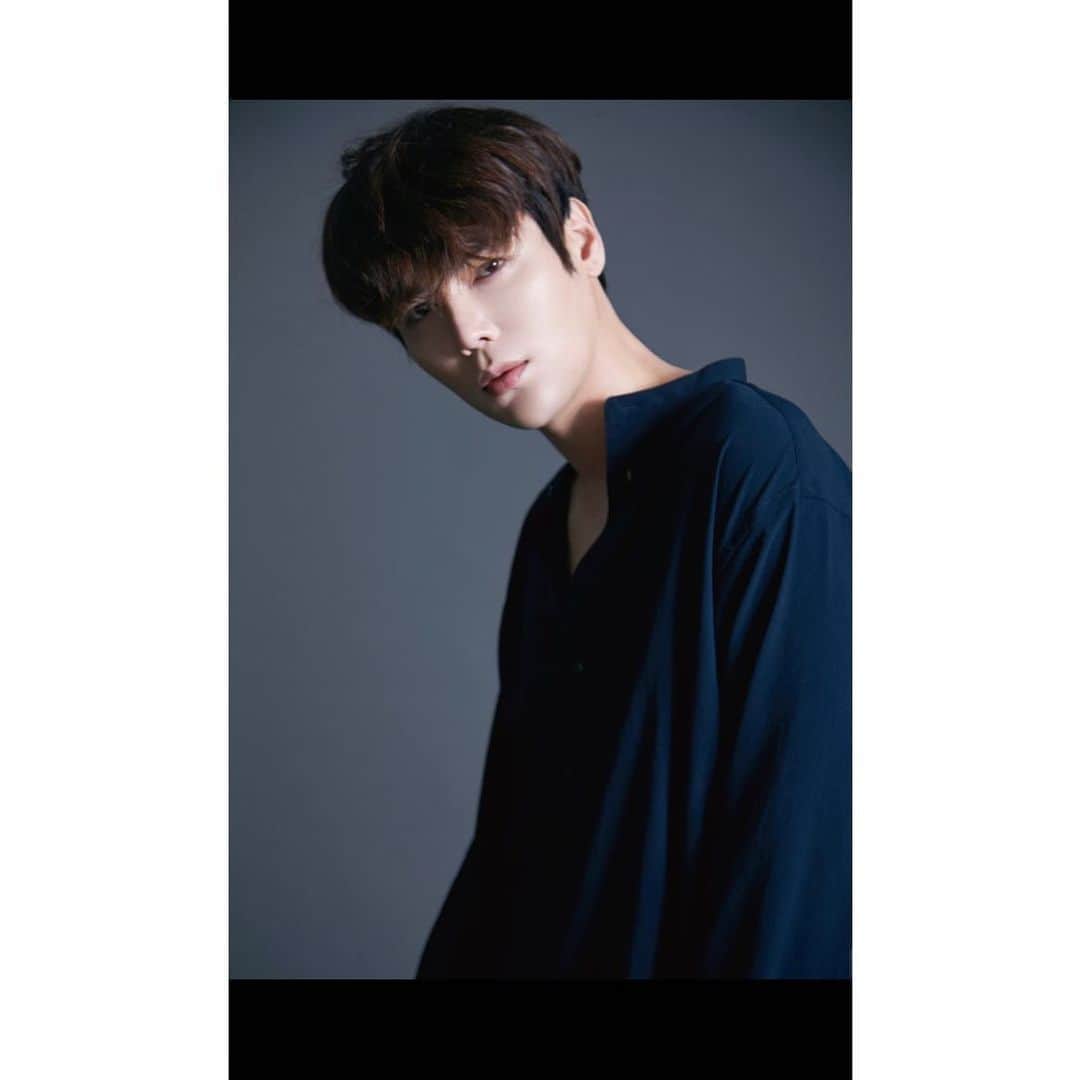 ジヒョク のインスタグラム：「현지공연이 취소 됐지만 ...모두의 건강을 위해 한국에서 열심히 방송할께요 !!같이 생방송 즐겨주세요!! g_egg 방송도 잘부탁드립니다 🙏」