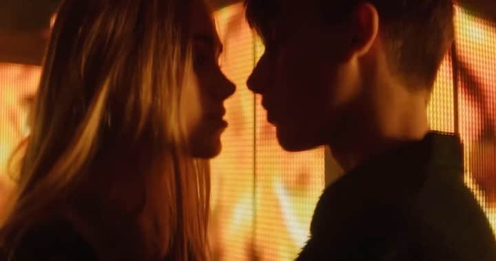 ジョニー・オーランドのインスタグラム：「#PHOBIASVIDEO OUT EVERYWHERE @emilyskinner」