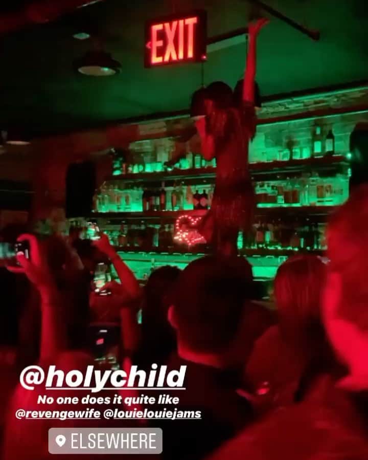 のインスタグラム：「On the bar like the old times!!!! NYC WOW thank you」