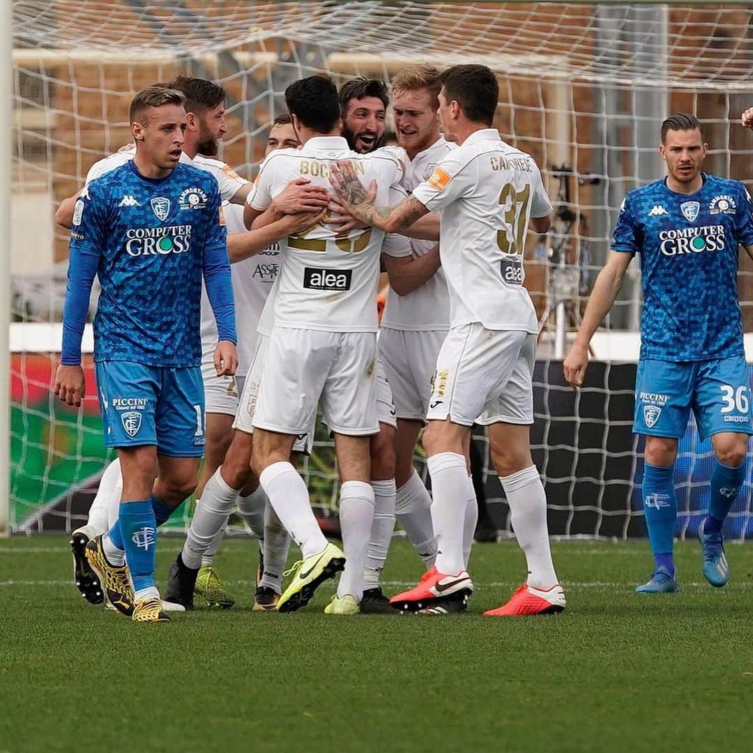 ミケーレ・カンポレーゼのインスタグラム：「Una vittoria fondamentale per il nostro percorso contro una squadra forte e in salute . Avanti ramarri ⚽️❤️#avanticosi#ramarri#PN#EmpoliPordenone#vittoria#serieb」