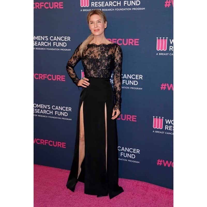 ペトラ・フラナリーのインスタグラム：「💕 #ReneeZellweger @gucci @wcrfcure」