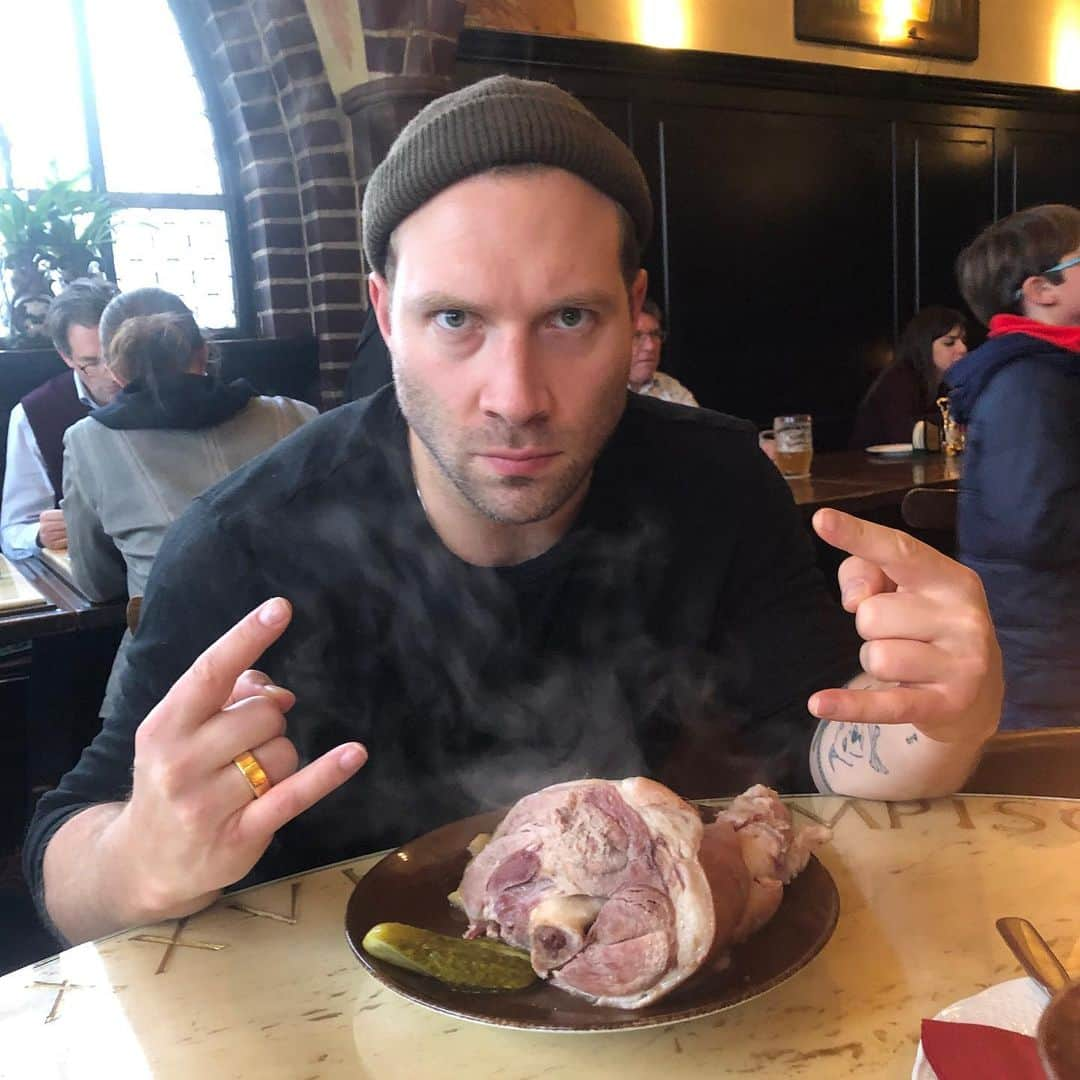 ジェイ・コートニーさんのインスタグラム写真 - (ジェイ・コートニーInstagram)「swine」3月1日 3時34分 - jaicourtney