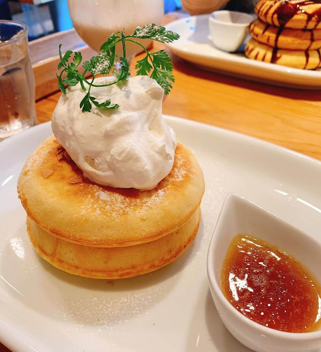 愛花みちるさんのインスタグラム写真 - (愛花みちるInstagram)「🥞🍽🐻🐝💕 甘すぎない美味しいパンケーキ のお店知ってたらおしえて！  #パンケーキ #パンケーキ巡り #カフェ #ミクロコスモス #microcosmos #東京 #東京カフェ #渋谷#渋谷カフェ #ランチ #スイーツ #女子会 #美味しい #甘いもの好きな人と繋がりたい #おすすめ #おすすめカフェ」3月1日 3時46分 - manaka_michiru