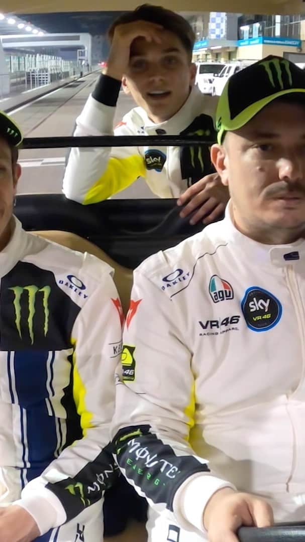 バレンティーノ・ロッシのインスタグラム：「Il video racconto della nostra gara by @gopro  @luca_marini_97 @uccioyellow46」
