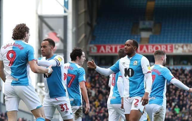 エリオット・ベネットのインスタグラム：「Brilliant togetherness and never say die attitude today! Disappointed of course not to win but ❤️ the character in this team. Buzzing for @sam9allagher and the. It @bradleyjohnson_4 with a @johnbuckley07 special 🤣🙌🏽⚽️」