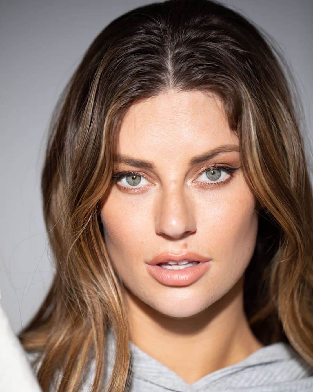 Hannah Stockingのインスタグラム：「Excited to be apart of the @loopsbeauty family ✨ (link in bio)」