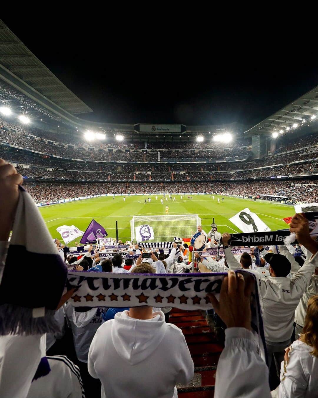 レアル・マドリードさんのインスタグラム写真 - (レアル・マドリードInstagram)「🙌🗣 Bring the noise tomorrow, #RMFans! - #RMFans, ¡os esperamos mañana! #ElClásico | #HalaMadrid」3月1日 5時00分 - realmadrid