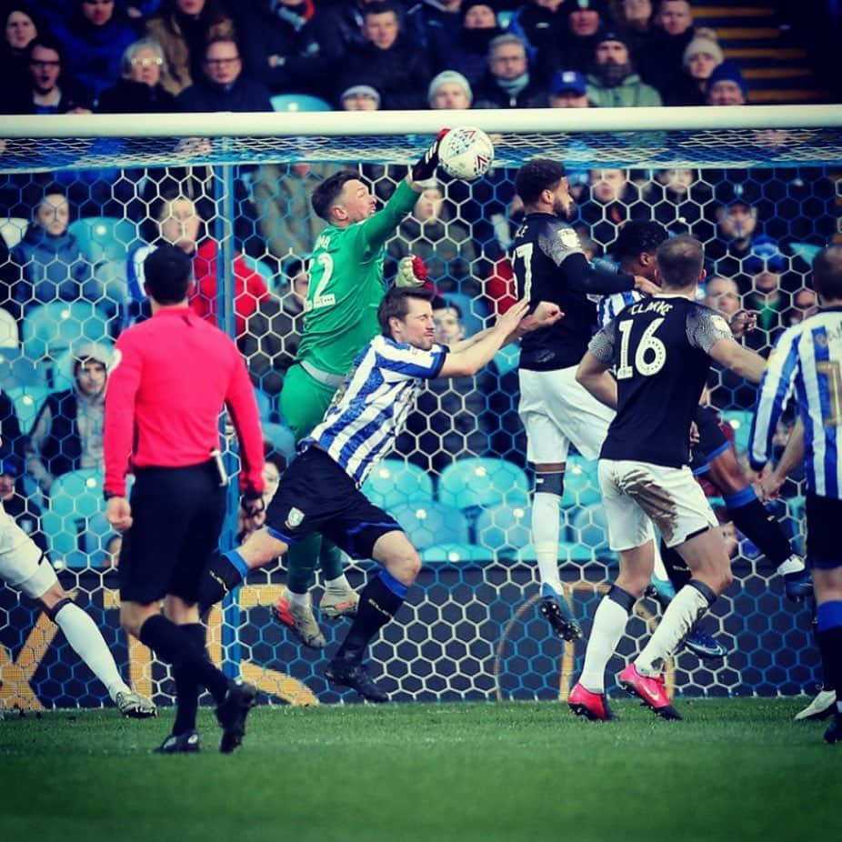 ベン・ヘイマーのインスタグラム：「Big 3 points in Sheffield today! Fantastic away support as always! 👏🏻👏🏻🐏🐏」