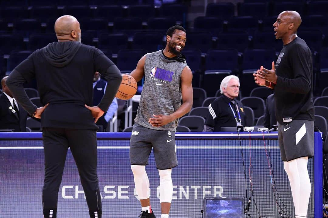 ハリソン・バーンズさんのインスタグラム写真 - (ハリソン・バーンズInstagram)「Feels good to be home after a long road trip‼️Back at it tomorrow at G1C 👑 #SacramentoProud #BeardGang」3月1日 5時37分 - hbarnes