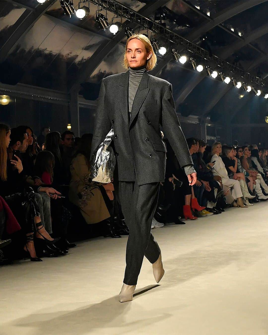 Fashion Weekのインスタグラム：「Mood: luxurious minimalist. @ambervaletta for @isabelmarant at #PFW. Photo by @gettyimages」