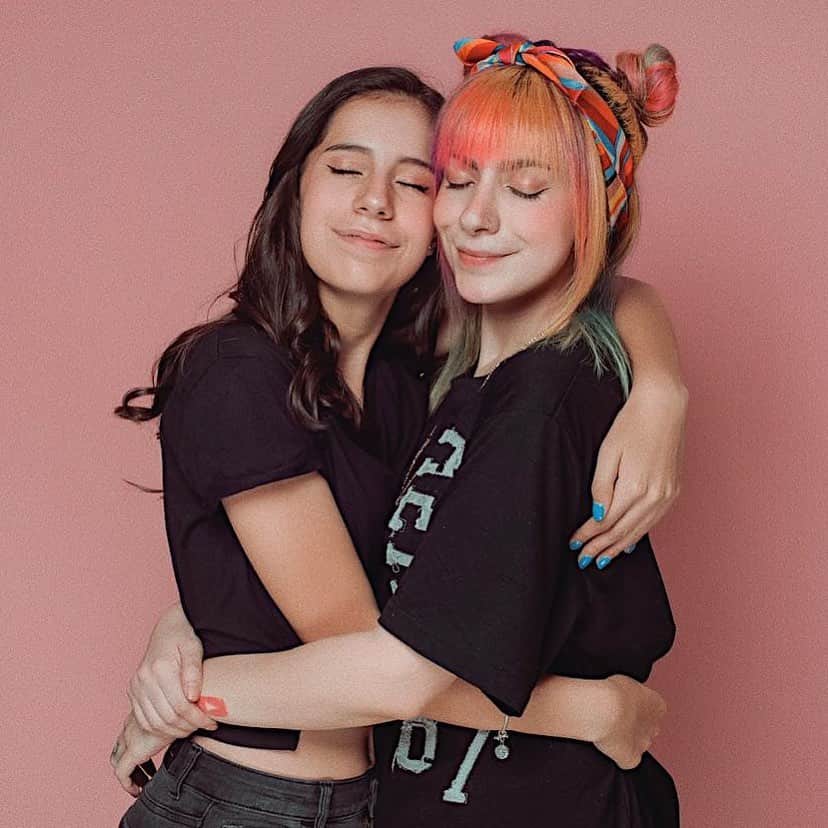 ミランダ・イバネスのインスタグラム：「Esta morrita ya va a cumplir 15 añotes!!⁣⁣ Y no puedo esperar a pasar su cumple con ella ! 💕 ⁣⁣ ⁣⁣ TE AMOOOOOO 👯‍♀️♡✨ ⁣ ⁣ @nyusage 📸」