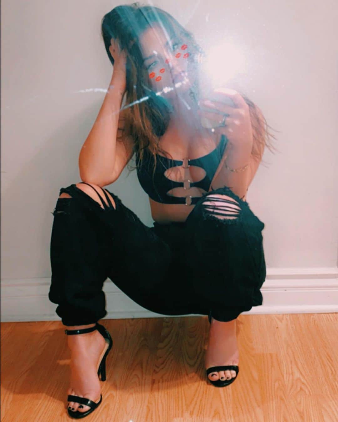 Brooke Marie Hylandのインスタグラム：「The problem w red flags is that I’m attracted to them 🚩💣」
