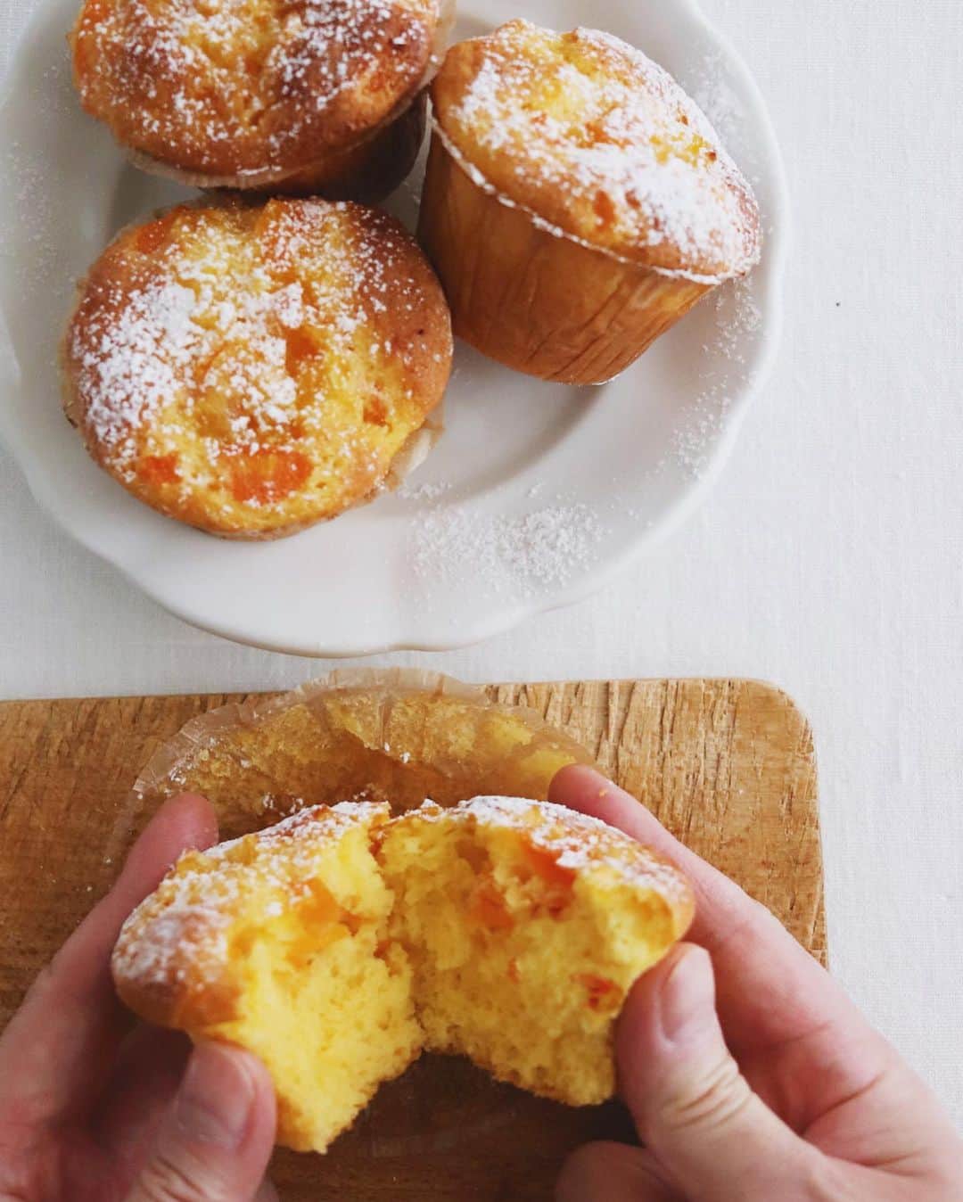 樋口正樹さんのインスタグラム写真 - (樋口正樹Instagram)「Muffins . 朝焼きのマフィン。 さっと煮て作った 金柑ジャム加えて ふっくらしっとり 焼き立てほくほく。 . . #マフィン #焼き立て #muffin #muffins #pasticcini #baked #bakegram #bakelove」3月1日 7時42分 - higuccini