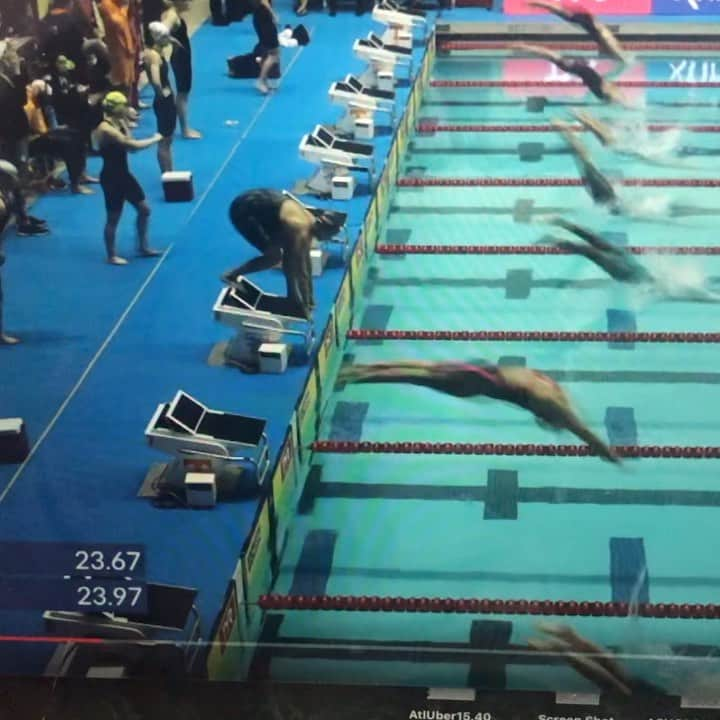 アリソン・シュミットのインスタグラム：「When everyone else remembers there’s a #leapday and you don’t... ——————————————————————— #50free #waitforit  Ps. Yes...that’s me in lane 3 🤭」