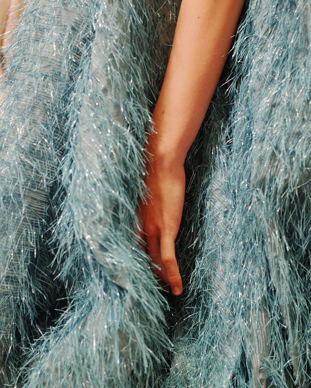 Fashion Weekのインスタグラム：「Fresh textures and manicures at @jw_anderson's #LFW show✨ Manicures by #TWGArtist @pebblesnails. Photo courtesy of @thewallgroup」