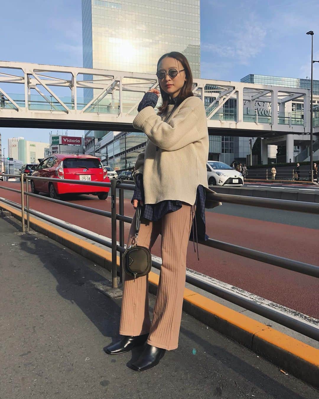 野尻美穂のインスタグラム：「今日は用があって新宿に行ったのですが、人が本当に少なかった🥺会いたい方に挨拶も出来てあったかいし良い日でした☺️ 履いてるのはヘインズのリブパンツだよ😚 楽すぎ〜！ #常に手洗いと見つけたら消毒液 #mihonano 私は161cmでMサイズだよ！」