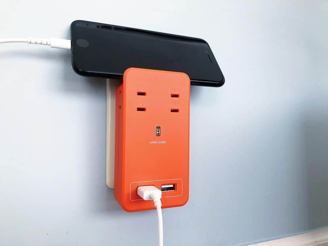 mtoktさんのインスタグラム写真 - (mtoktInstagram)「インテリアに馴染む @fargo_interior_tap さんのカラフル電源タップ ＊ コンセントが4つ挿せてスマホは直接充電できる優れもの🤔 #マイホーム #インテリア #ヘリンボーン #観葉植物 #nike #楽天room #楽天roomに載せてます  #roomインスタグラマー  #ユッカ #電源タップ #PR #カラフル #西海岸 #西海岸風 #西海岸インテリア #カリフォルニアスタイル #雑貨」3月1日 19時09分 - mtokt