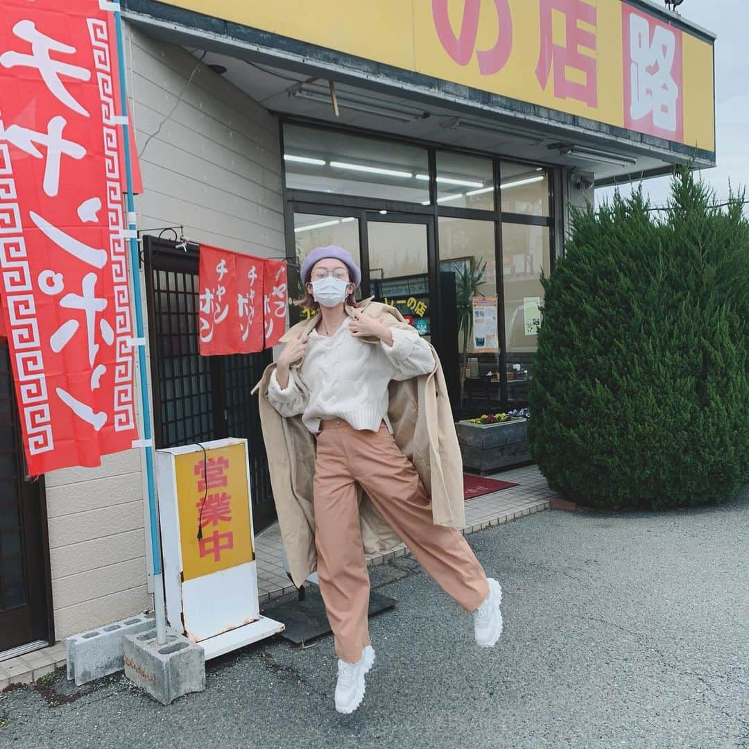 鹿の間さんのインスタグラム写真 - (鹿の間Instagram)「コロナで気分が上がらないので せめて服は明るくとパステルを2色盛り込んだ本日 楽しいぞ結構気分明るくなる 帽子と靴は近々購入品紹介するね -------------------------------- #コロナに負けないファッション　#コロナ対策　#コロナに負けるな　#コロナvs俺　#コロナに負けるな #パステル　#パステルカラーコーデ #春コーデ  #春ファッション　#ユニクロ　#UNIQLO #ベレー帽　#紫コーデ  #スニーカー　#韓国ファッション　#カレーの路　#厚底スニーカー  #厚底　#飛びたい　#ジャンプ成功　#コロナやっぱやだ　#推しに会いたい　#でも一番は推しがコロナにかからないこと　#どうか健康でいてください　#推しの健康サポート #推しの健康第一 #わかったかコロナ　#やっぱカレーの路　#カレー大好き　#超常連　#ラーメン食べたので大盛りやめた」3月1日 17時54分 - rhodon41